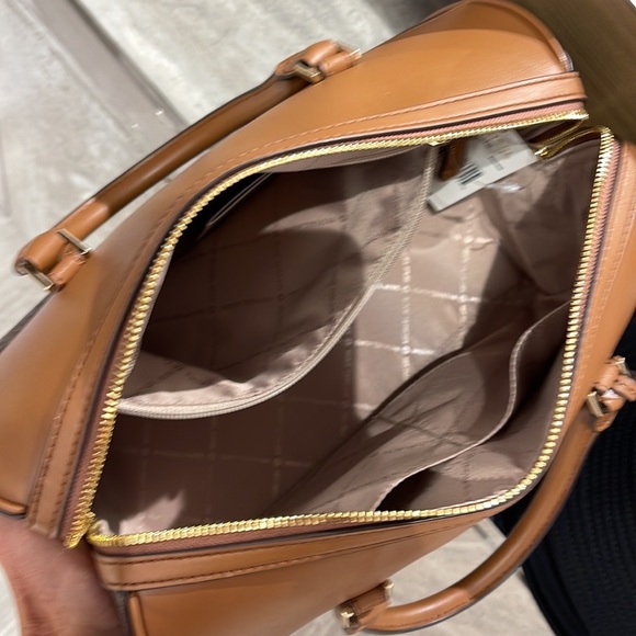 Michael Kors med Duffel Travel - Leather/Coated
35S2GTFU2B
BROWN
MD DUFFLE NWT - Picture 15 of 16